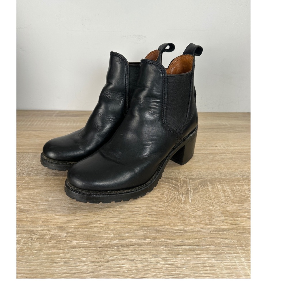 Frye Sabrina Chelsea Boots Black Leather Lug Sole Block Heel Ankle Size 7